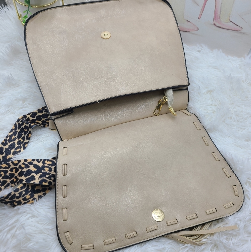 Vegan Saddle Crossbody Bag - Picture 5 of 5